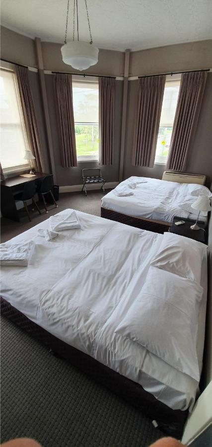 The Young Street Hotel Carrington Buitenkant foto